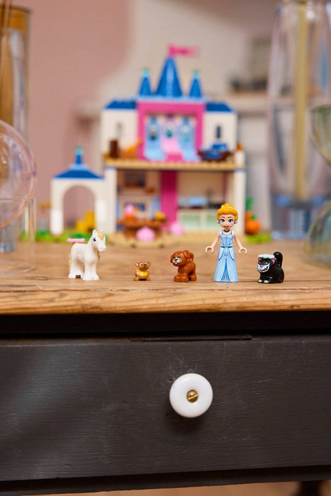 LEGO DISNEY 43283 Замъкът на Пепеляшка - Приятели на животните