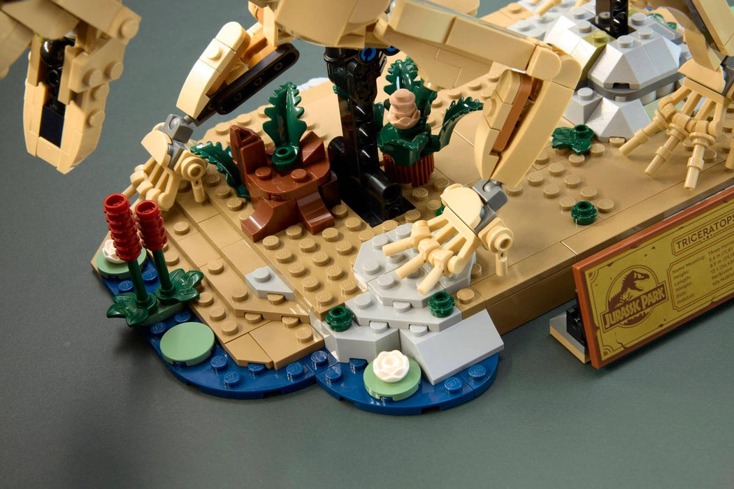 LEGO Джурасик свят 77985 Фосили на динозавър: Трицератопс