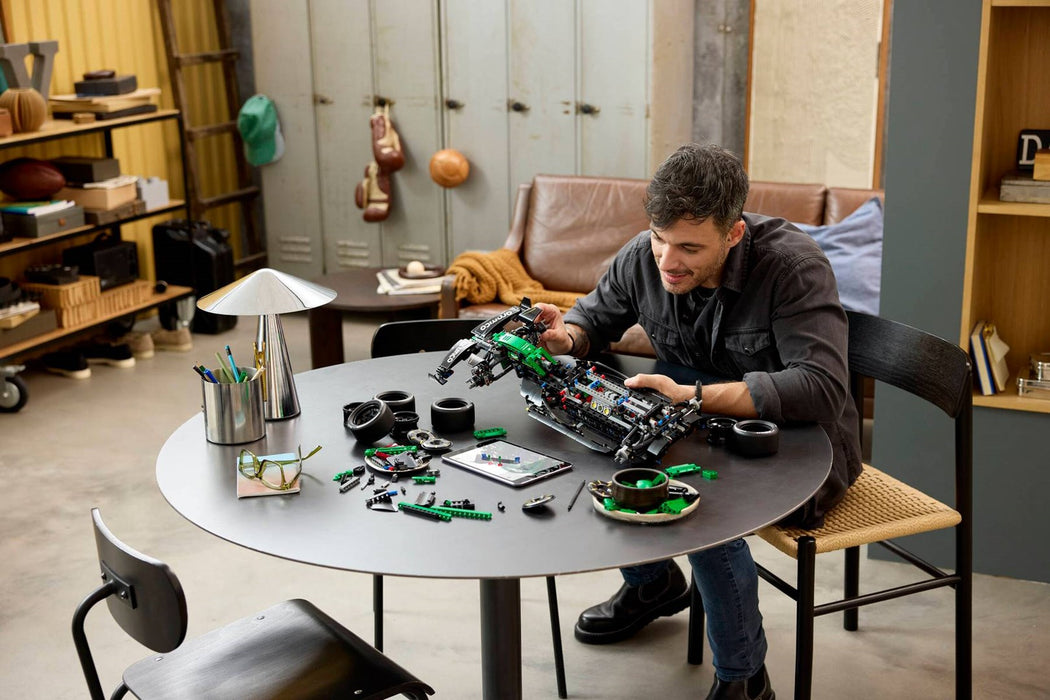LEGO TECHNIC 42240 Астън Мартин Арамко AMR25 F1