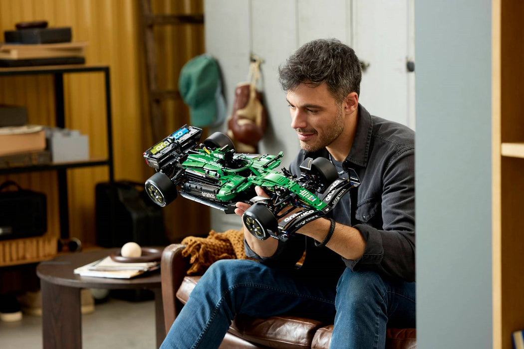 LEGO TECHNIC 42240 Астън Мартин Арамко AMR25 F1