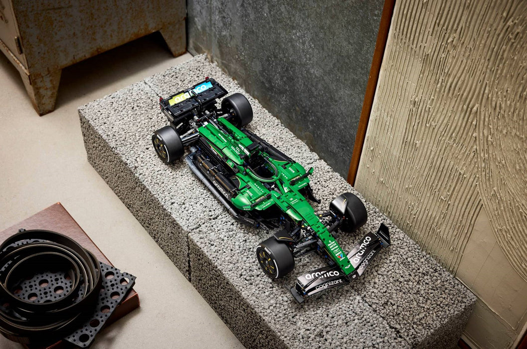 LEGO TECHNIC 42240 Астън Мартин Арамко AMR25 F1