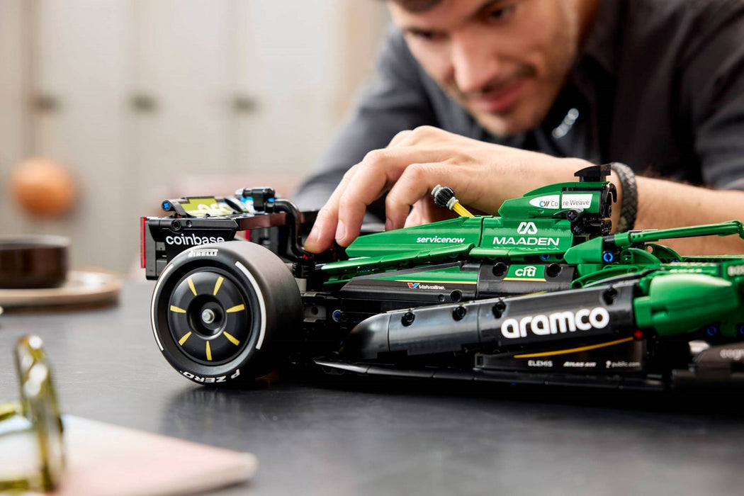 LEGO TECHNIC 42240 Астън Мартин Арамко AMR25 F1
