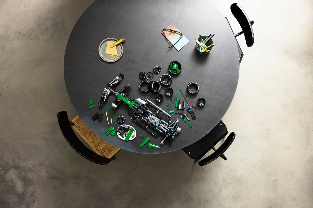 LEGO TECHNIC 42240 Астън Мартин Арамко AMR25 F1