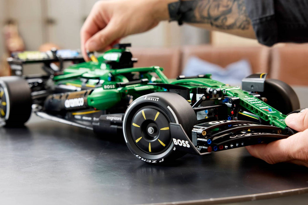 LEGO TECHNIC 42240 Астън Мартин Арамко AMR25 F1