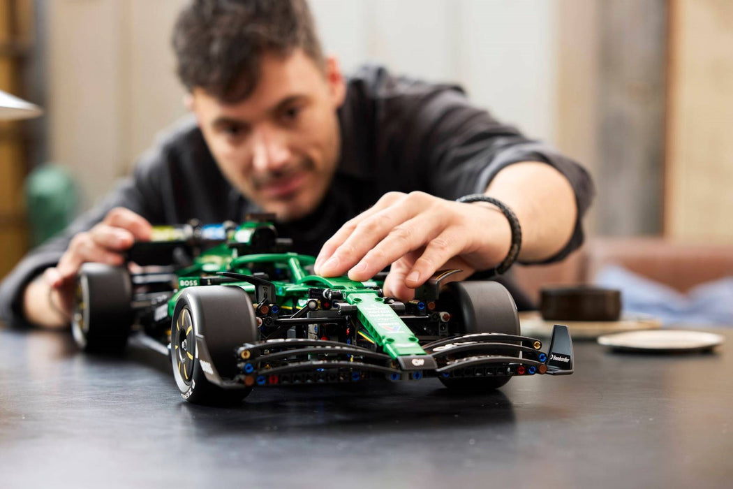 LEGO TECHNIC 42240 Астън Мартин Арамко AMR25 F1