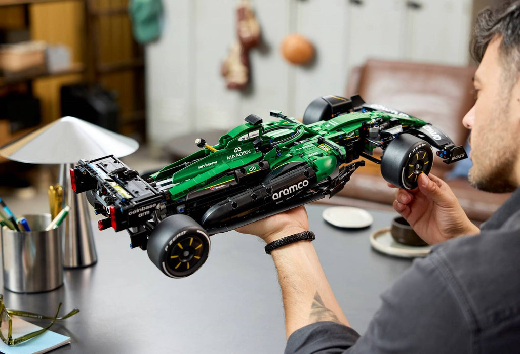 LEGO TECHNIC 42240 Астън Мартин Арамко AMR25 F1