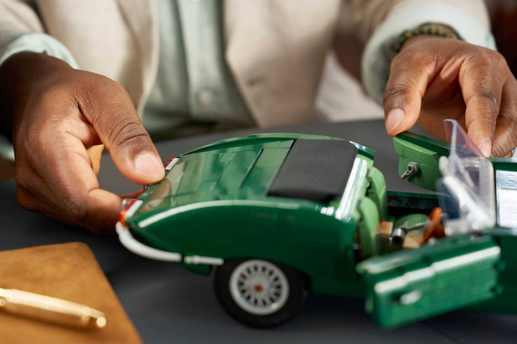 LEGO ICONS 11381 Ягуар E-Type