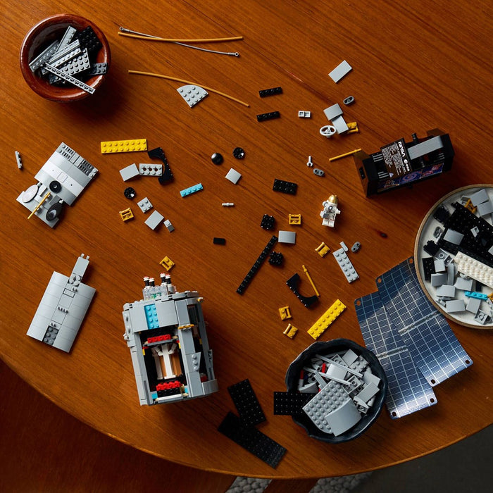 LEGO ICONS 11382 Космически телескоп Хъбъл