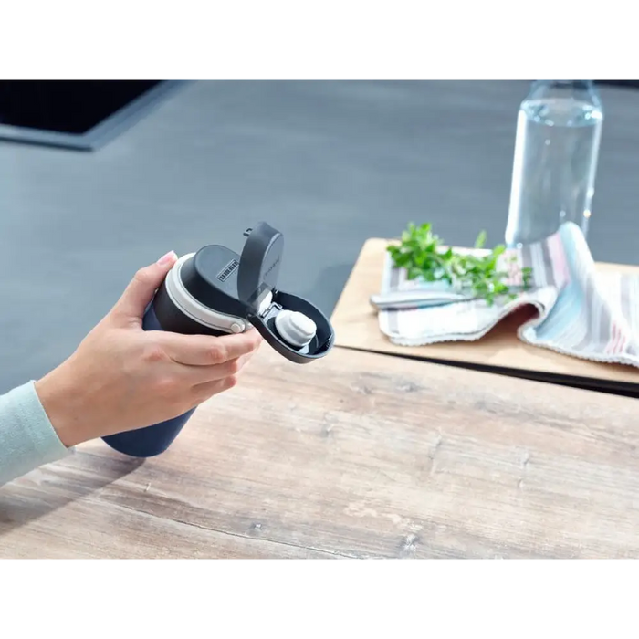 Leifheit 03247 чаша за пътуване 350 ml черно синьо