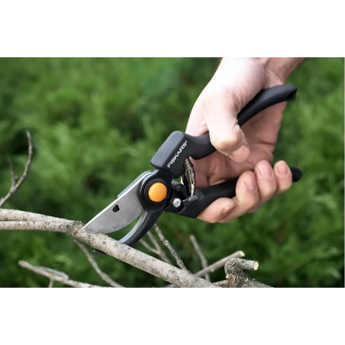 ЛОЗАРСКА НОЖИЦА FISKARS GARDEN PRO P90