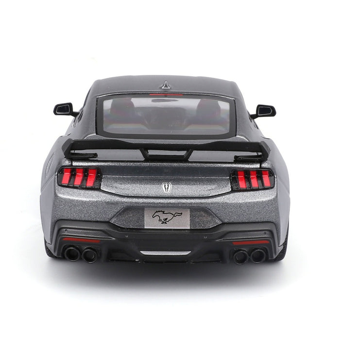 MAISTO SP EDITION Кола 2025 Ford Mustang Darkhorse-NEW 32925 GY Сива 1:24