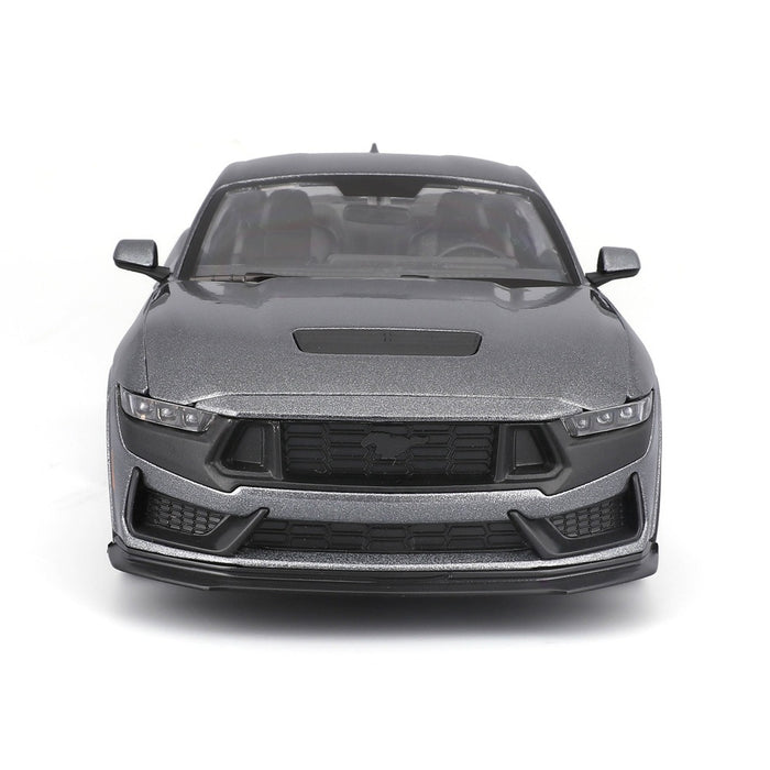 MAISTO SP EDITION Кола 2025 Ford Mustang Darkhorse-NEW 32925 GY Сива 1:24