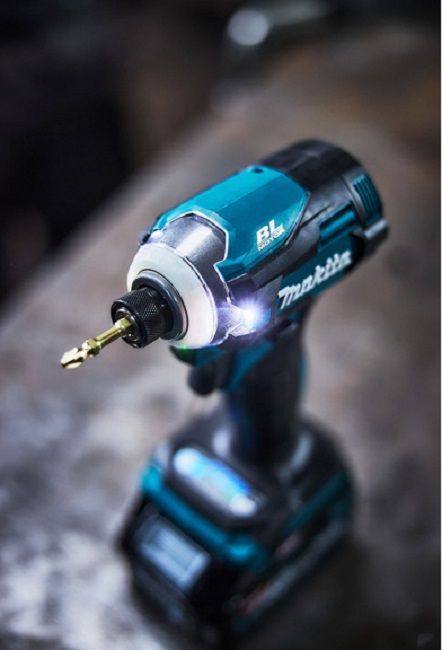 Акумулаторен ударен винтоверт Makita - TD001GM201, 40V-XGT + 2.5 Ah