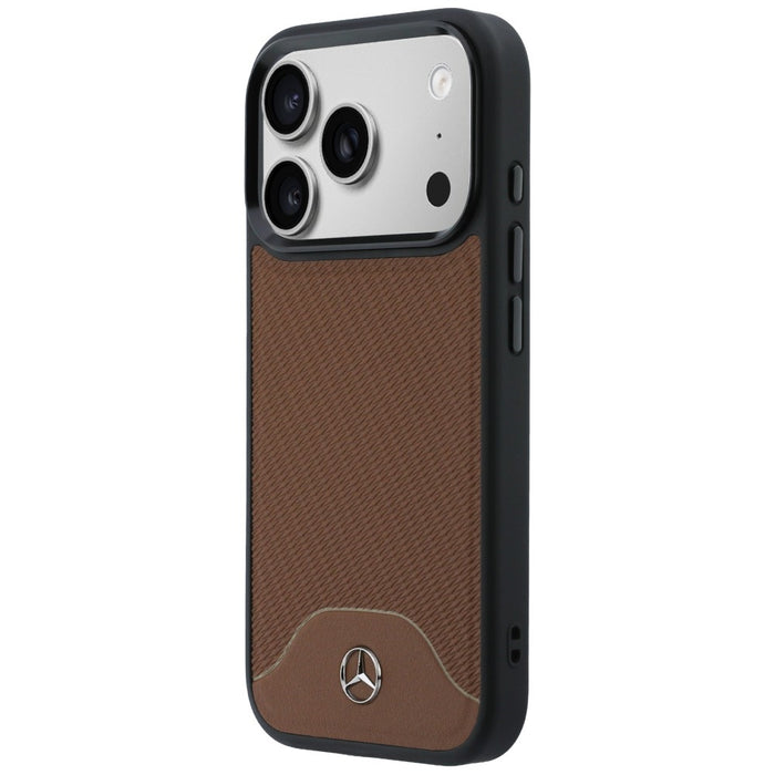 Кожен калъф Mercedes с дървен ефект и извивка MagSafe за iPhone 17 Pro - кафяв