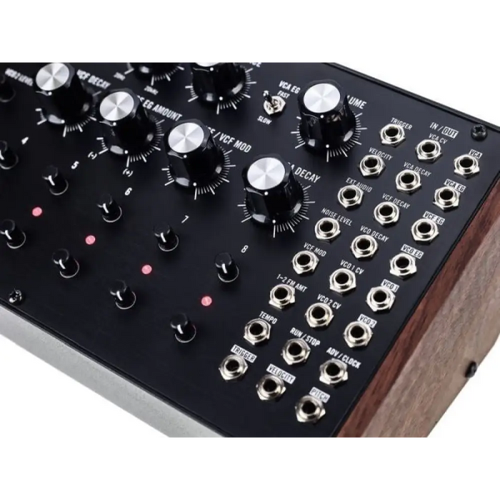 MOOG DFAM Аналогов синтезатор полумодулна дръм машина Черен