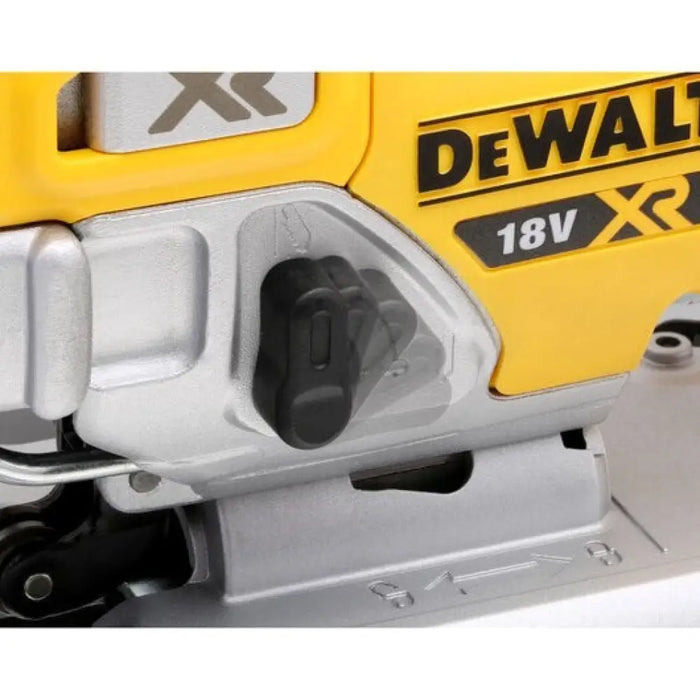 Моторен прободен трион DEWALT DCS334NT-XJ 3200 spm 2,1 кг