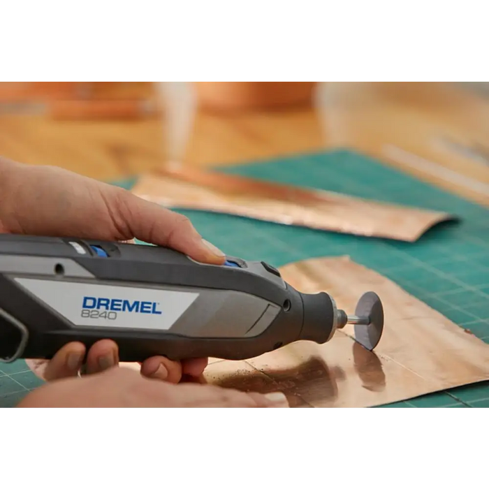 МУЛТИФУНКЦИОНАЛЕН ИНСТРУМЕНТ DREMEL 8240