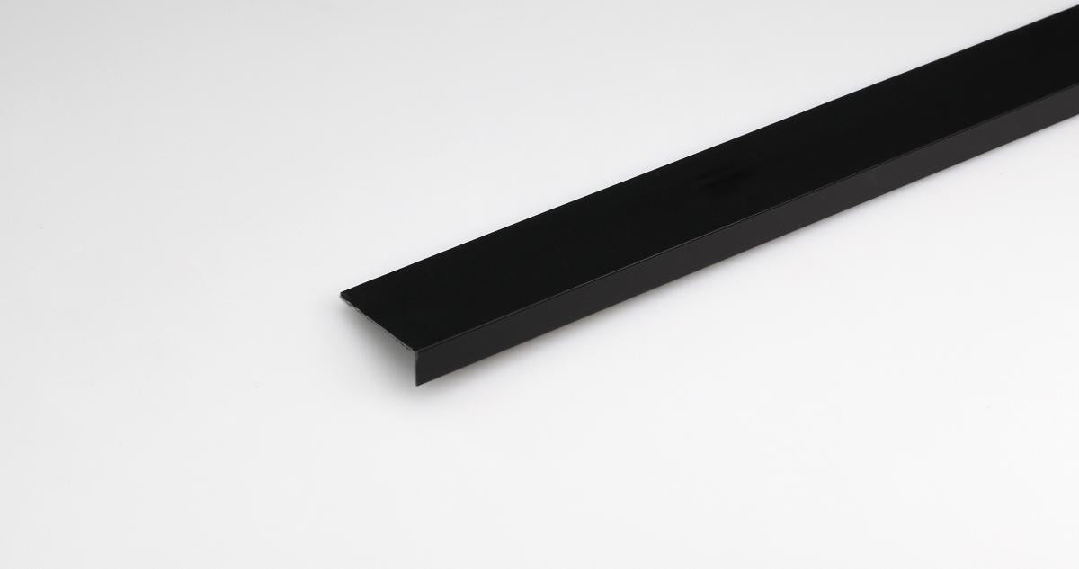 PVC ЪГЛОВ ПРОФИЛ 25Х20MM/1M ЧЕРЕН САТЕН