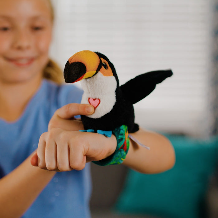 Happy Yappers Интерактивно Пиле Toucan