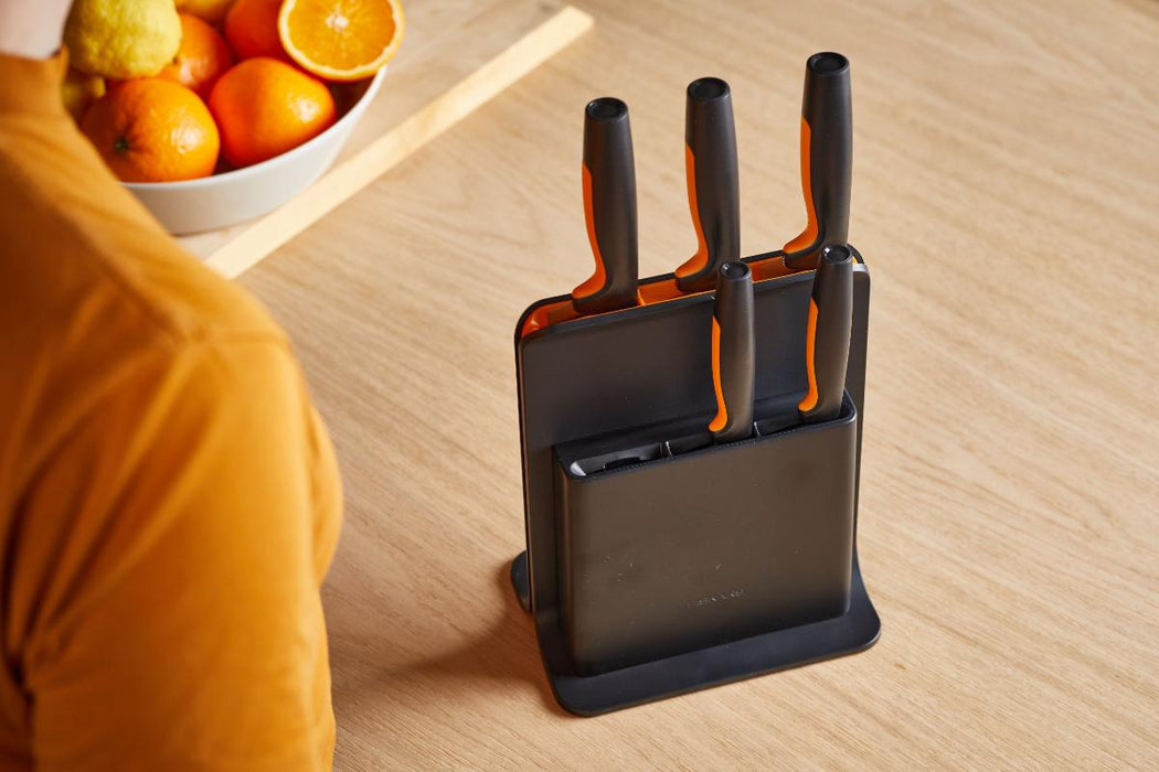 НОЖОВЕ С ПОСТАВКА КУХНЕНСК 5БР FISKARS