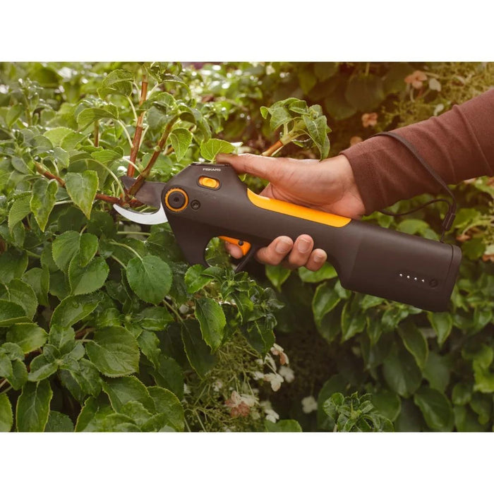 АКУМУЛАТОРНА НОЖИЦА FISKARS M 8V 4AH
