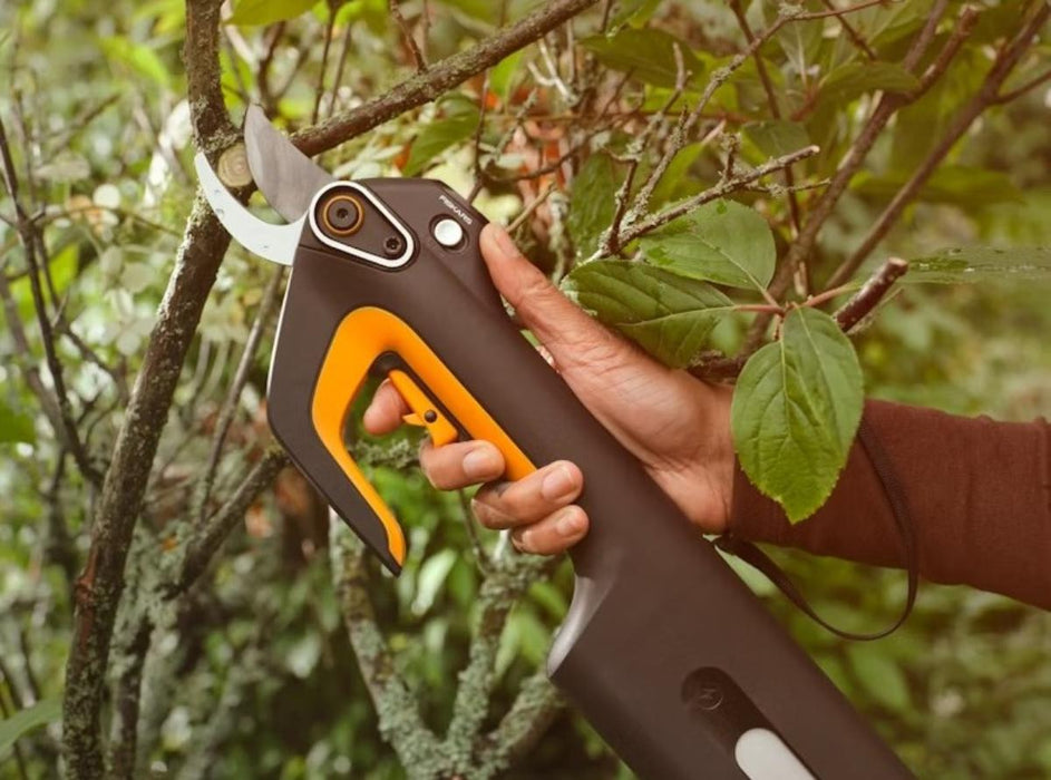 АКУМУЛАТОРНА НОЖИЦА FISKARS L SOLO