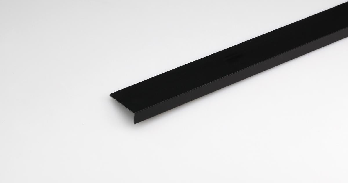 PVC ЪГЛОВ ПРОФИЛ 30Х20MM/2M ЧЕРЕН САТЕН