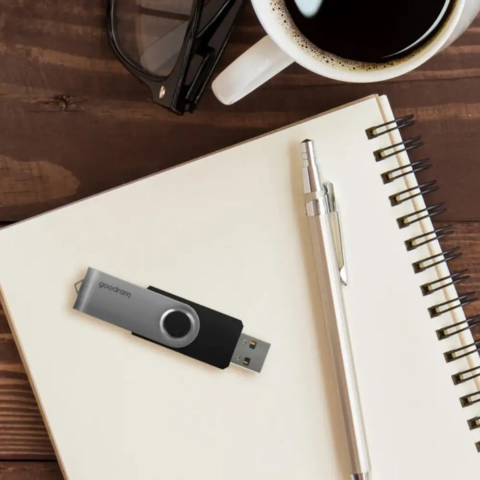 Pendrive 16 GB USB 3.2 Gen 1 UTS3 Goodram - черен