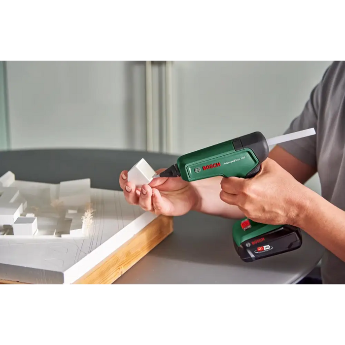 ПИСТОЛЕТ ЗА СИЛИКОН BOSCH АКУМУЛАТОРЕН