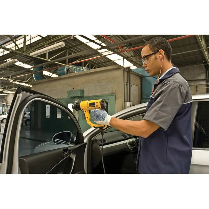 ПИСТОЛЕТ ЗА ГОРЕЩ ВЪЗДУХ DEWALT D26411