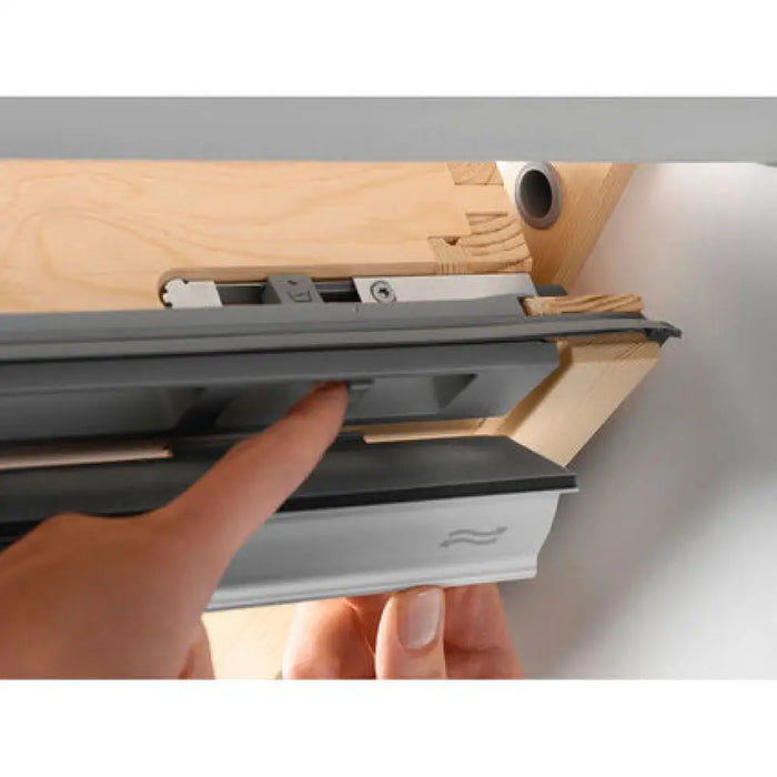 ПОКРИВЕН ПРОЗОРЕЦ СТАНДАРТ ПЛЮС VELUX GLL MK06 1061