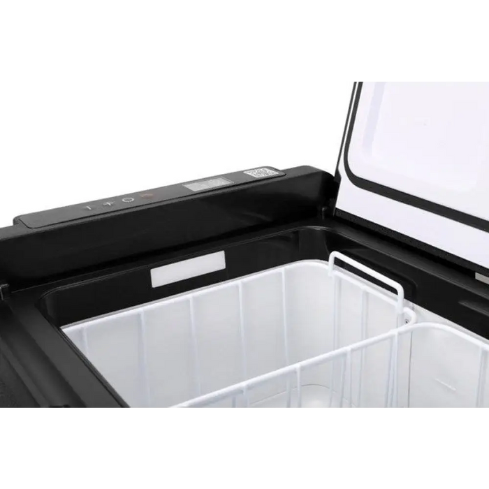 Преносим компресорен хладилник YOLCO GCX47 Black