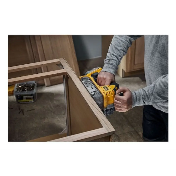 Преносим шлайф DeWALT DCW220NT-XJ Лентов шлайф Черен Жълт