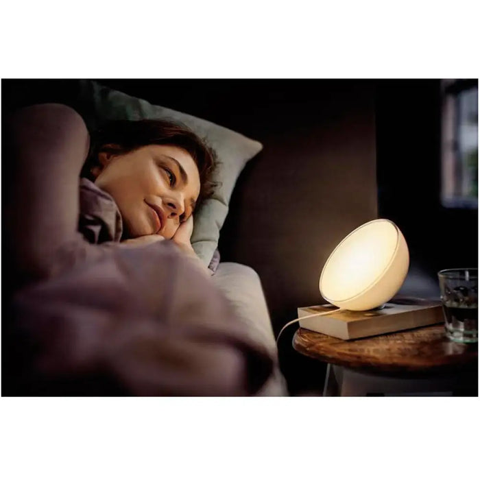 ПРЕНОСИМА ЛАМПА GO БЯЛА 6W LED ПРОМЕНЯЩИ СЕ ЦВЕТОВЕ PHILIPS