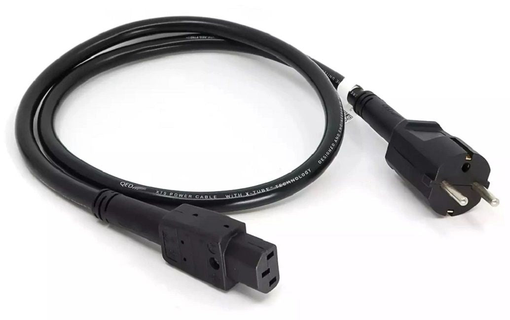 Захранващ кабел QED - XT3, 1 m, черен