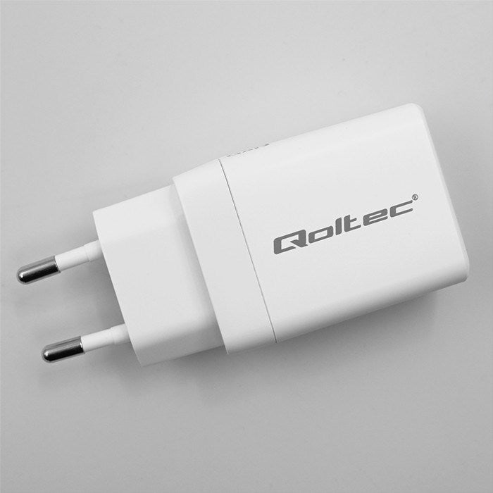 Зарядно устройство Qoltec 51825 GaN 45W | 5-20V | 1.5-3A | 1 x USB-C PD | 1x USB QC 3.0 | Бяло