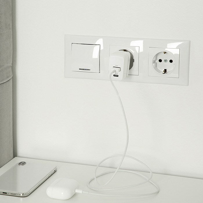Зарядно устройство Qoltec 51825 GaN 45W | 5-20V | 1.5-3A | 1 x USB-C PD | 1x USB QC 3.0 | Бяло