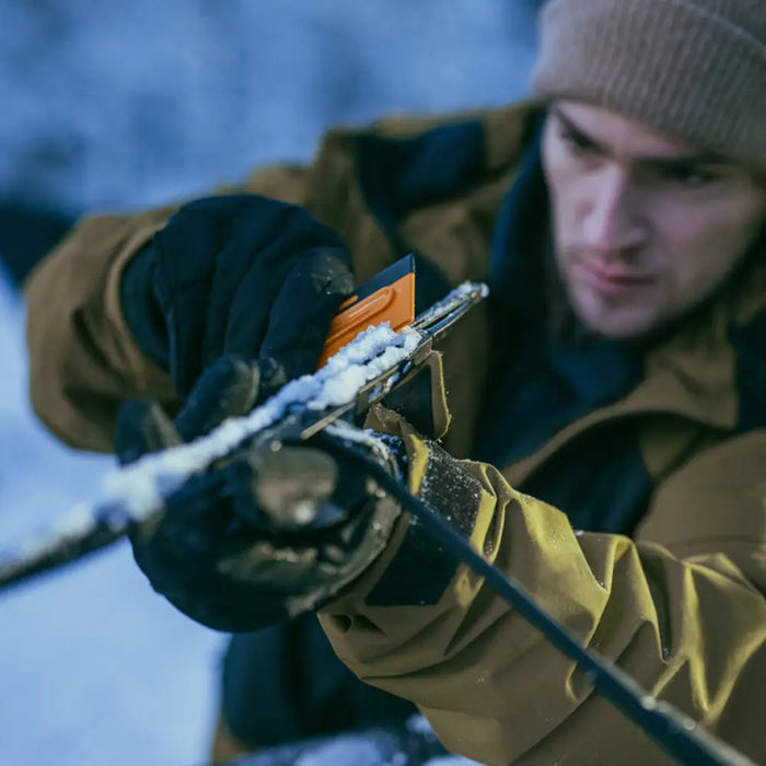 РЕЗЕРВНА СТЪРГАЛКА ЗА ЧЕТКА ЗА СНЯГ FISKARS FS 1078610