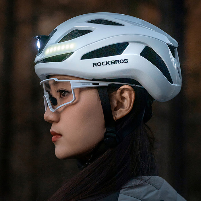 Велосипедна каска Rockbros ZK-077 с вградено многопосочно осветление 57-61 см - бяла