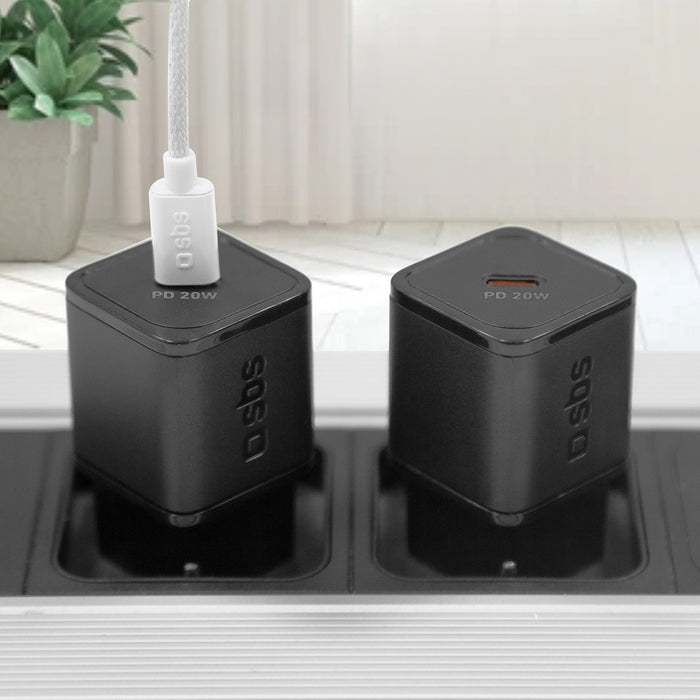 SBS TETRGAN1C20K 20W GaN USB-C стенно зарядно устройство с захранване - черно