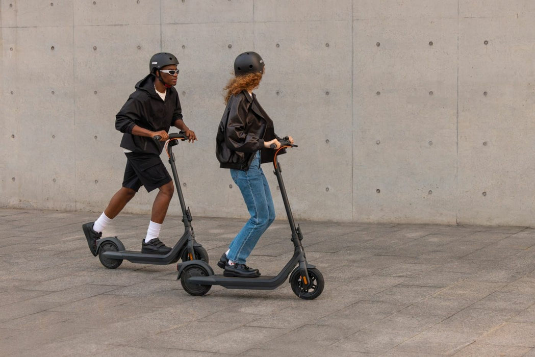 Електрическа тротинетка Segway-Ninebot KickScooter E2 Pro сив цвят 20 км/ч