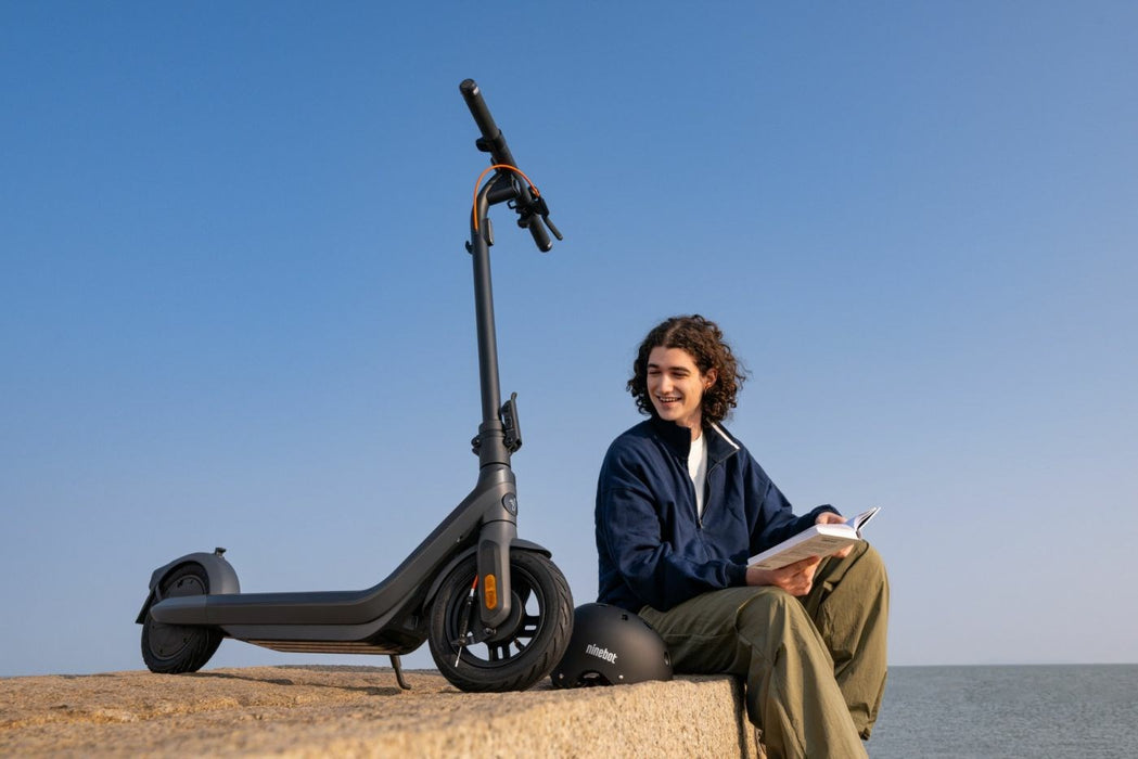 Електрическа тротинетка Segway-Ninebot KickScooter E2 Pro сив цвят 20 км/ч