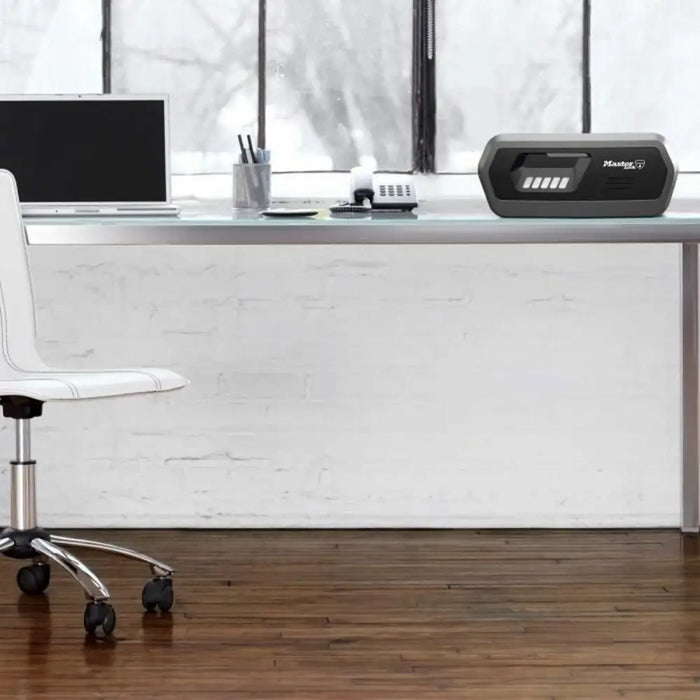 Сейф с електронна ключалка Master Lock CHW30300EURHRO 10 L