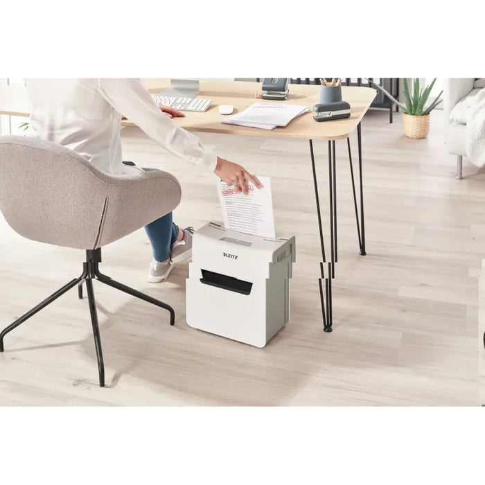 Шредер за хартия за микро рязане Leitz IQ 150 Autofeed P4