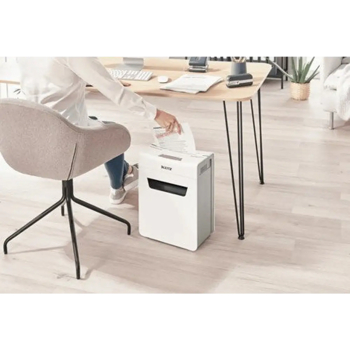 Шредер Leitz IQ Protect Premium 8X P4 8 листа кошница 14 л