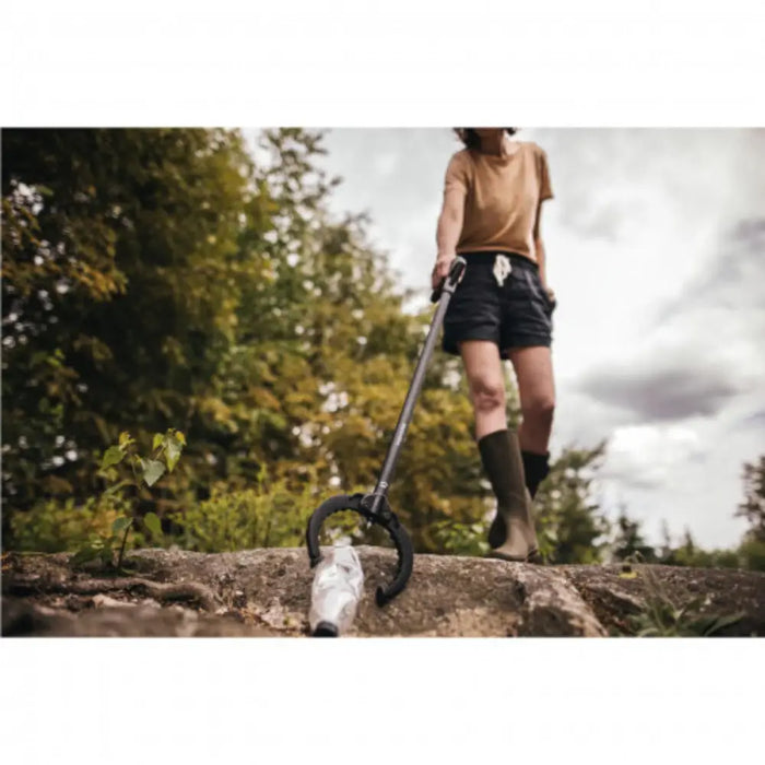 ЩИПКА ЗА СЪБИРАНЕ НА ОТПАДЪЦИ FISKARS