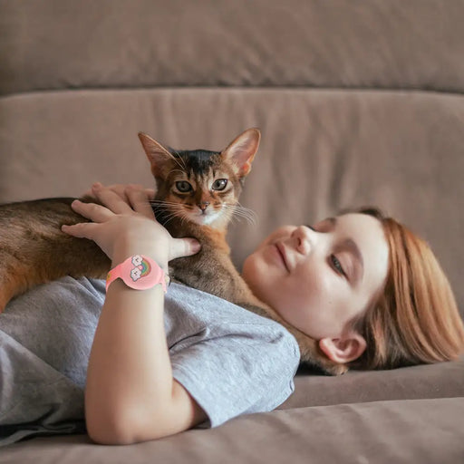 Силиконов калъф за гривна AirTag за деца - розов с дъга