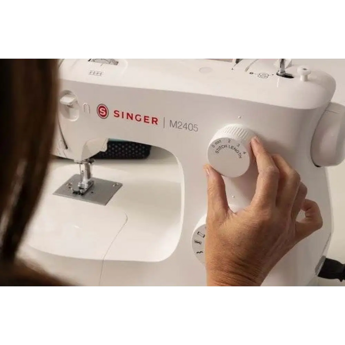 SINGER M2405 Механична шевна машина 70 W Бяла