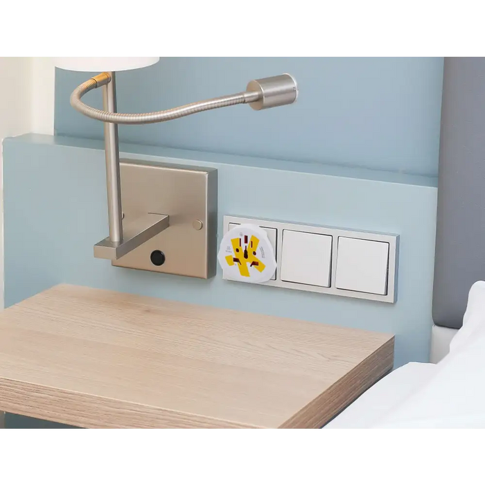 Skross адаптер 220V UK/US/World към EU