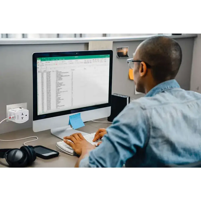 Skross универсален адаптер 220V 30W бял